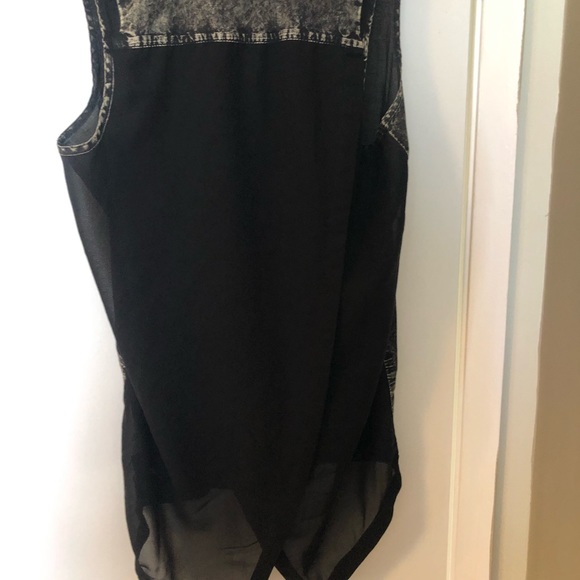 Noisy May black/grey button up/semi open back tank top. Size s/m. - Picture 2 of 4